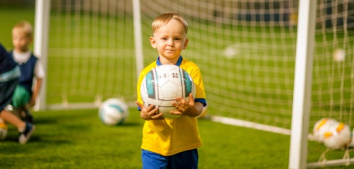 Какой футбольный клуб для детей самый лучший?